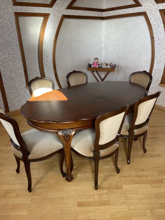 Стіл з стильцями  натуральне дерево горіх! 70-80 років стан ідеальний