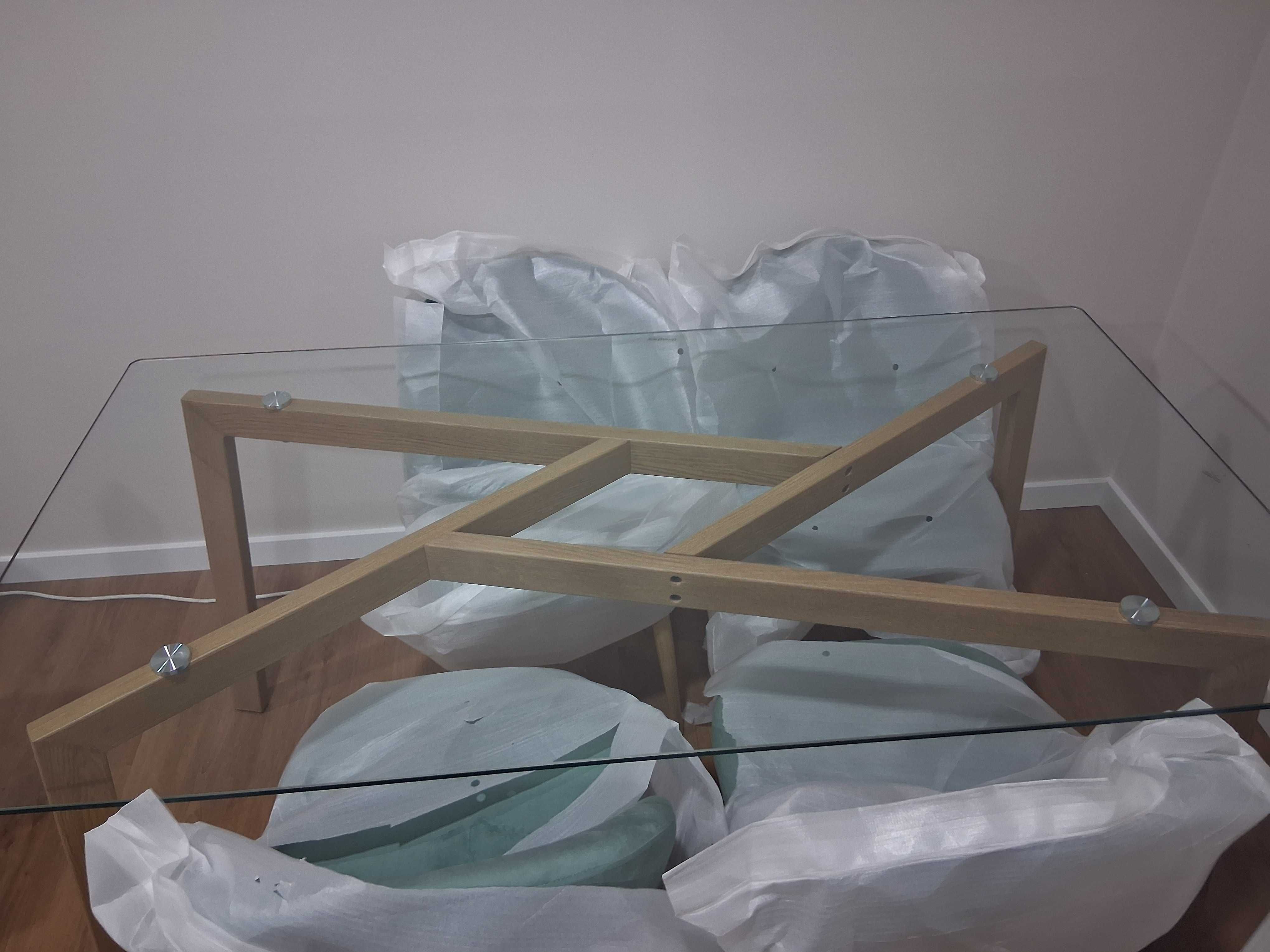 Mesa vidro com pes de madeira_Nova