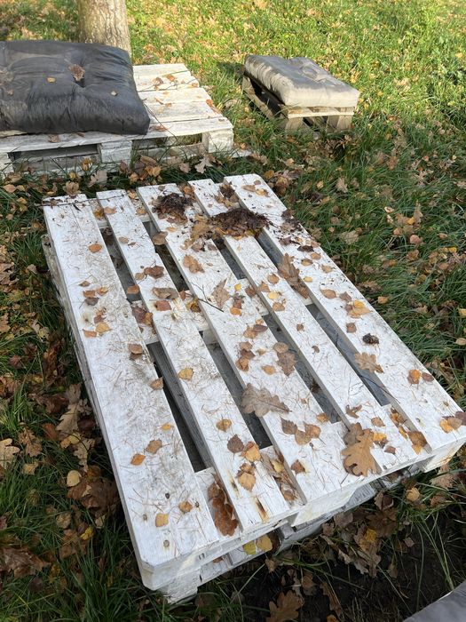 Meble ogrodowe z palet, palety z poduszkami