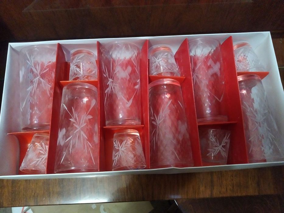 Набір склянок та чарок