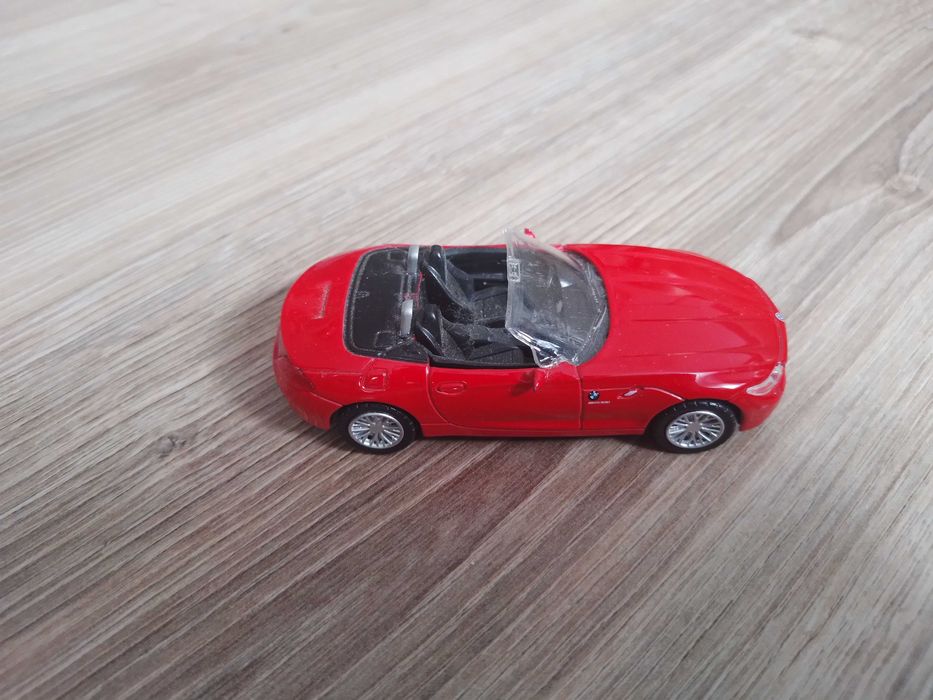 BMW Z4; Rastar 1:43