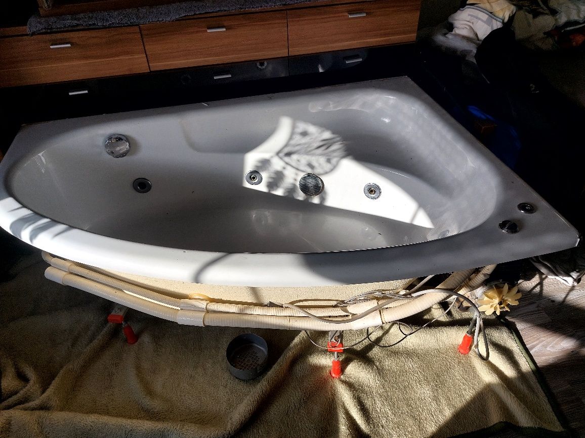 Wanna z hydromasażem Jacuzzi