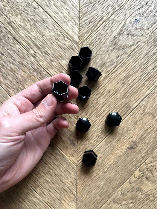 Nakrętki kół samochodowych 17 mm / 20 sztuk