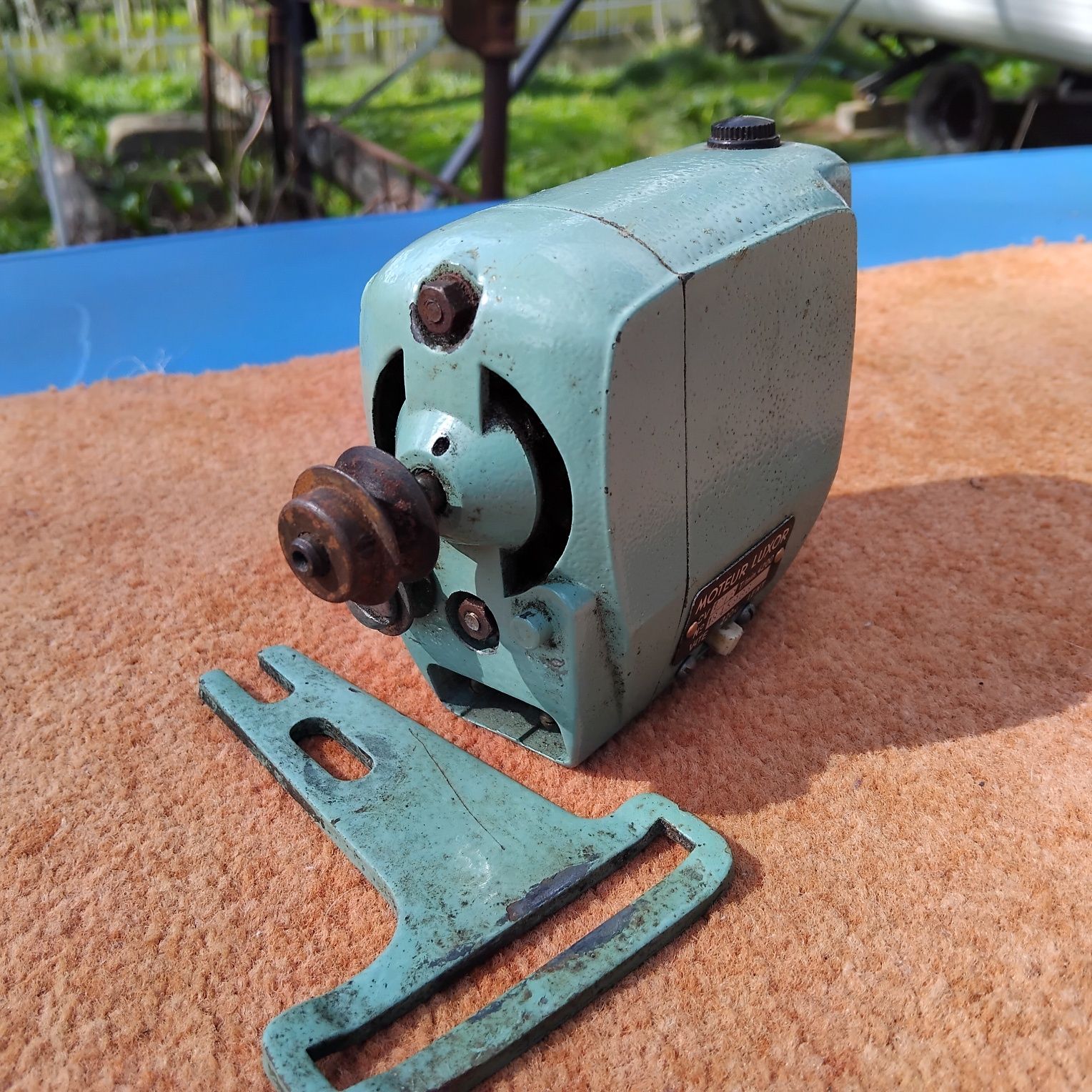 Motor eletrico para maquina de costura e/ou para outros fins.