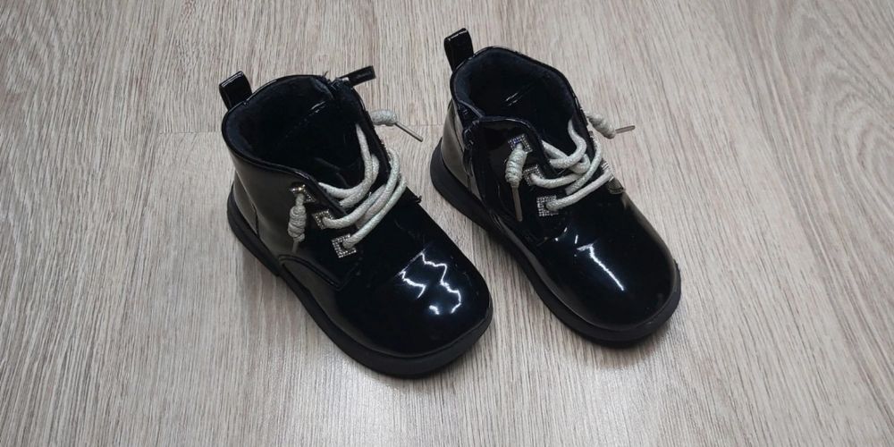 Apawwa Botki lakierowane z diamencikami kozaczki eu 27 cm 16.5