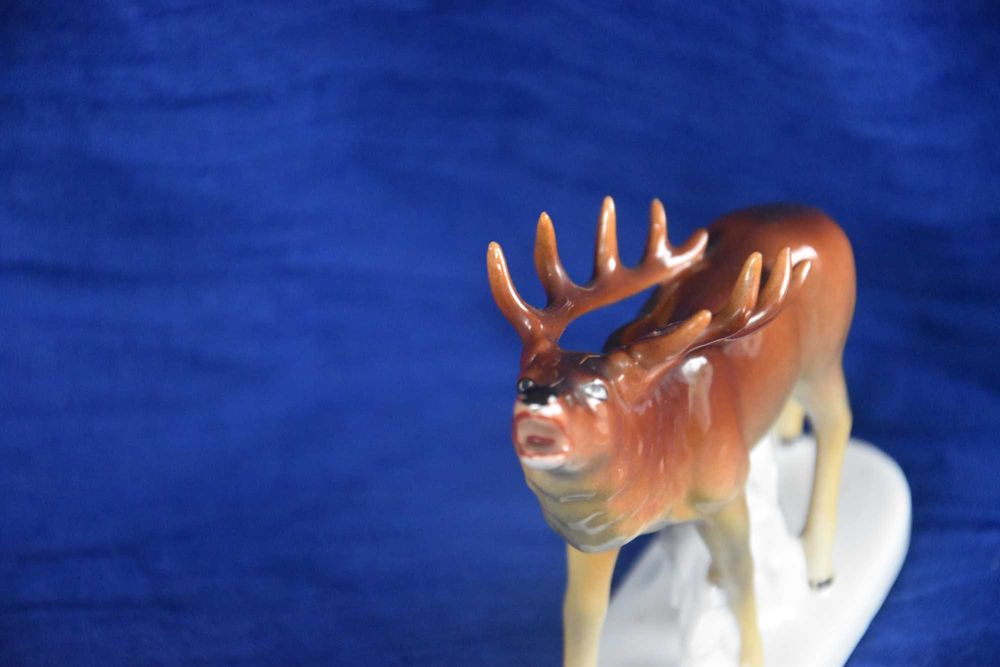 Figurka jeleń na rykowisku fabrykaWeiß, Kühnert&Co Grafenthal 1900 rok