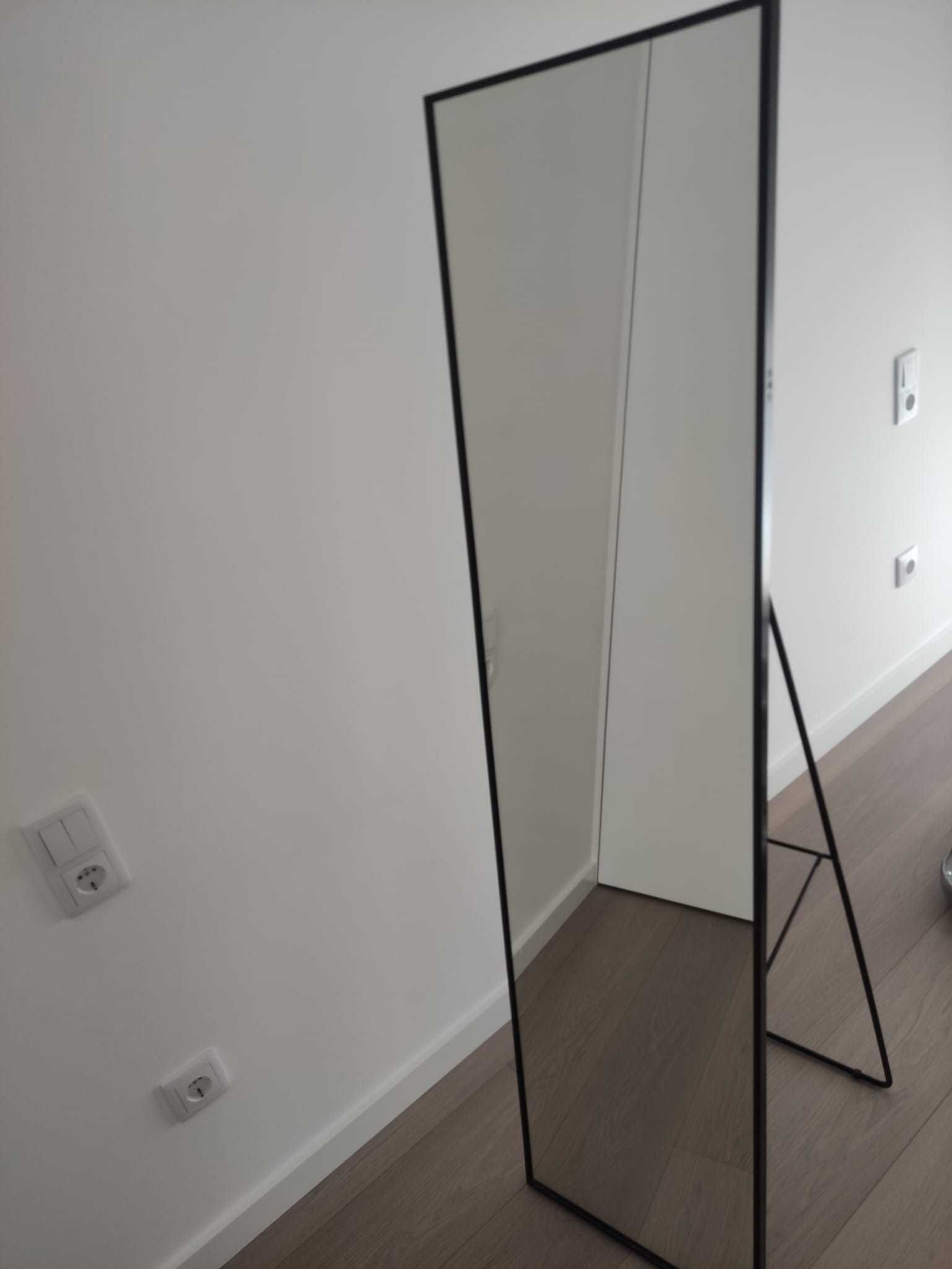 Espelho de pé com moldura preta - modelo KARMSUND IKEA