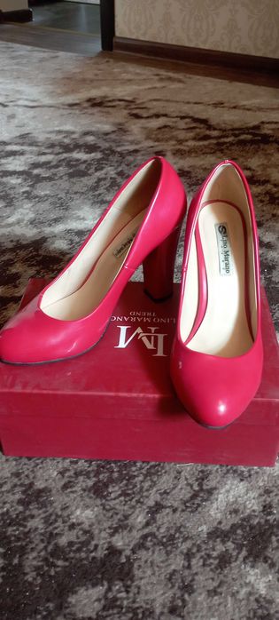 Туфлі червоні лаковані