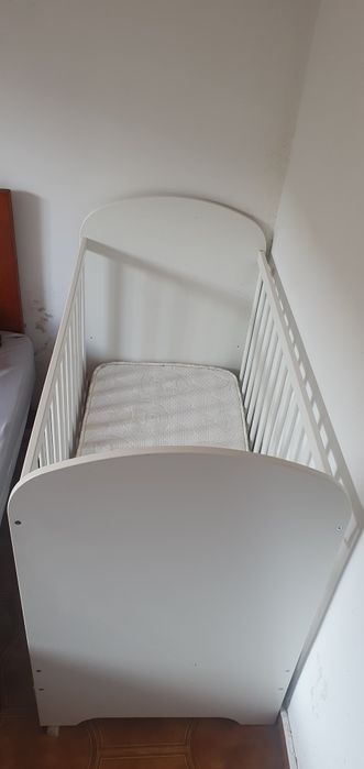 Berço Ikea Gonatt com colchão
