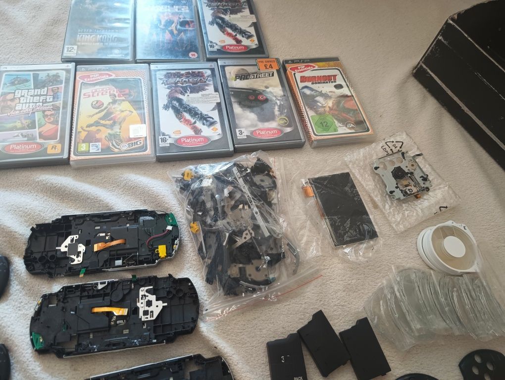 Złom, części konsole PSP + 21 Case UMD + pudełka z gier