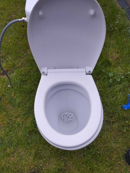 Sprzedam WC idealne na budowę