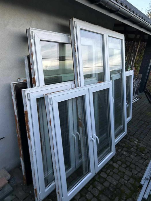 Okna z demontażu z pcv w kolorze