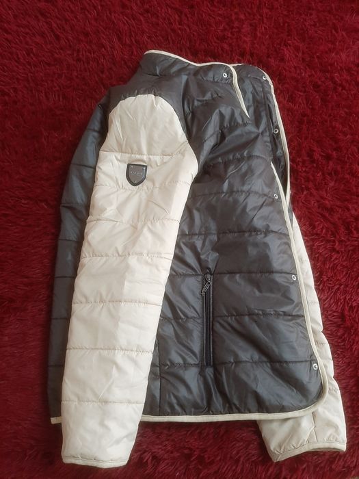 Продам куртку весна L