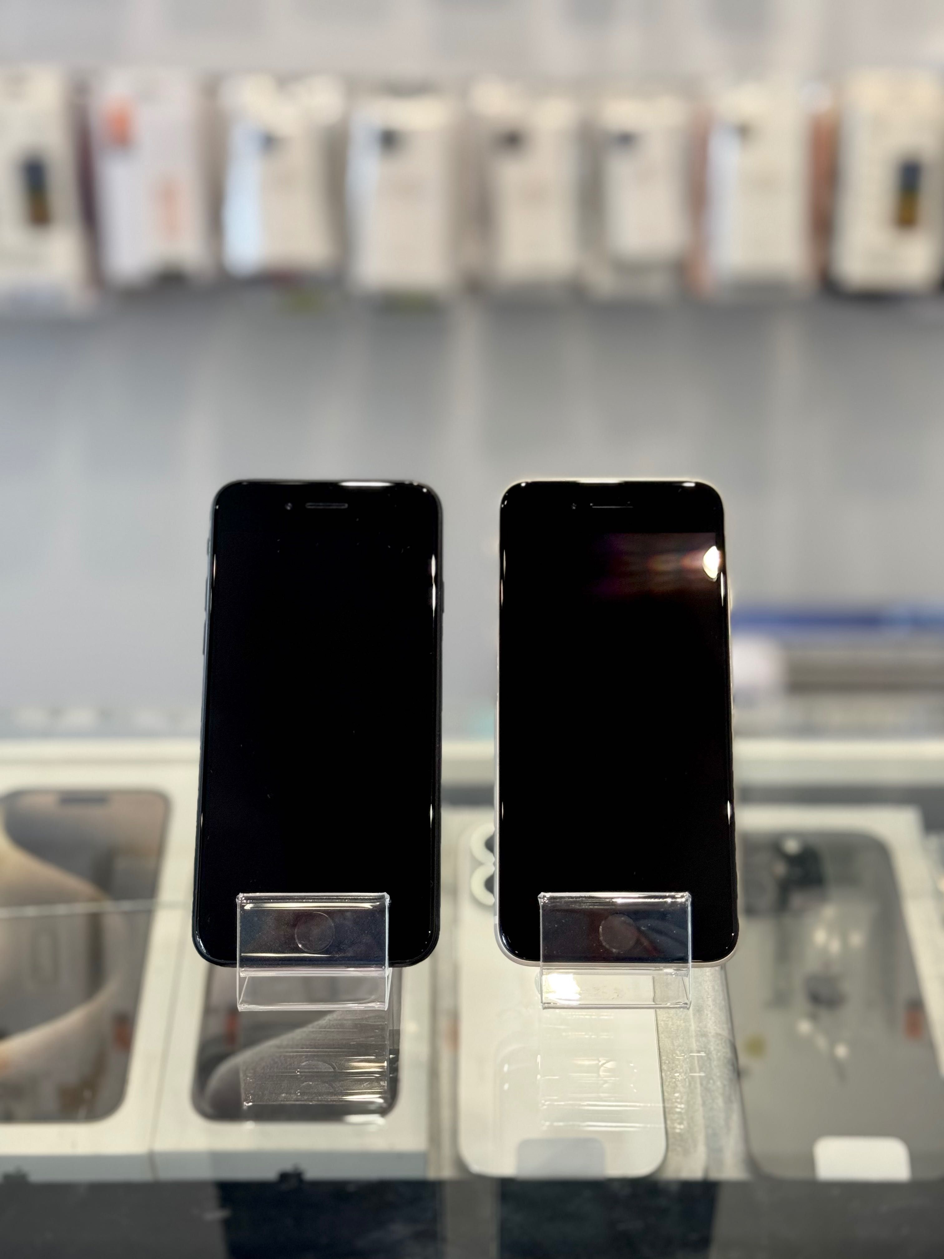 iPhone SE 3 gen 2022 64 GB • Black • White • 100% bateria • jak NOWE •