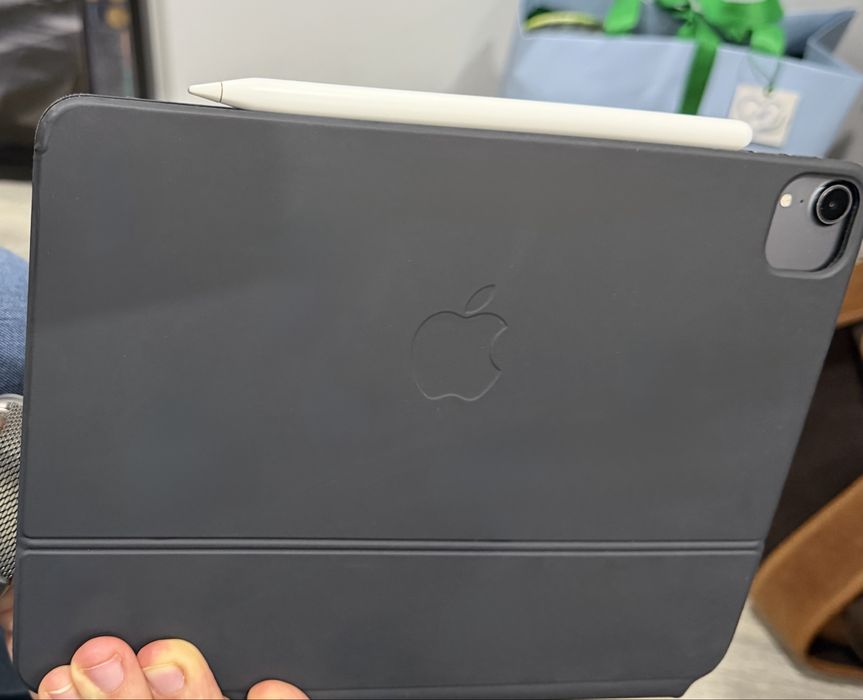 iPad Pro 11’ (2018) - Como Novo! Inclui Pencil e Keyboard