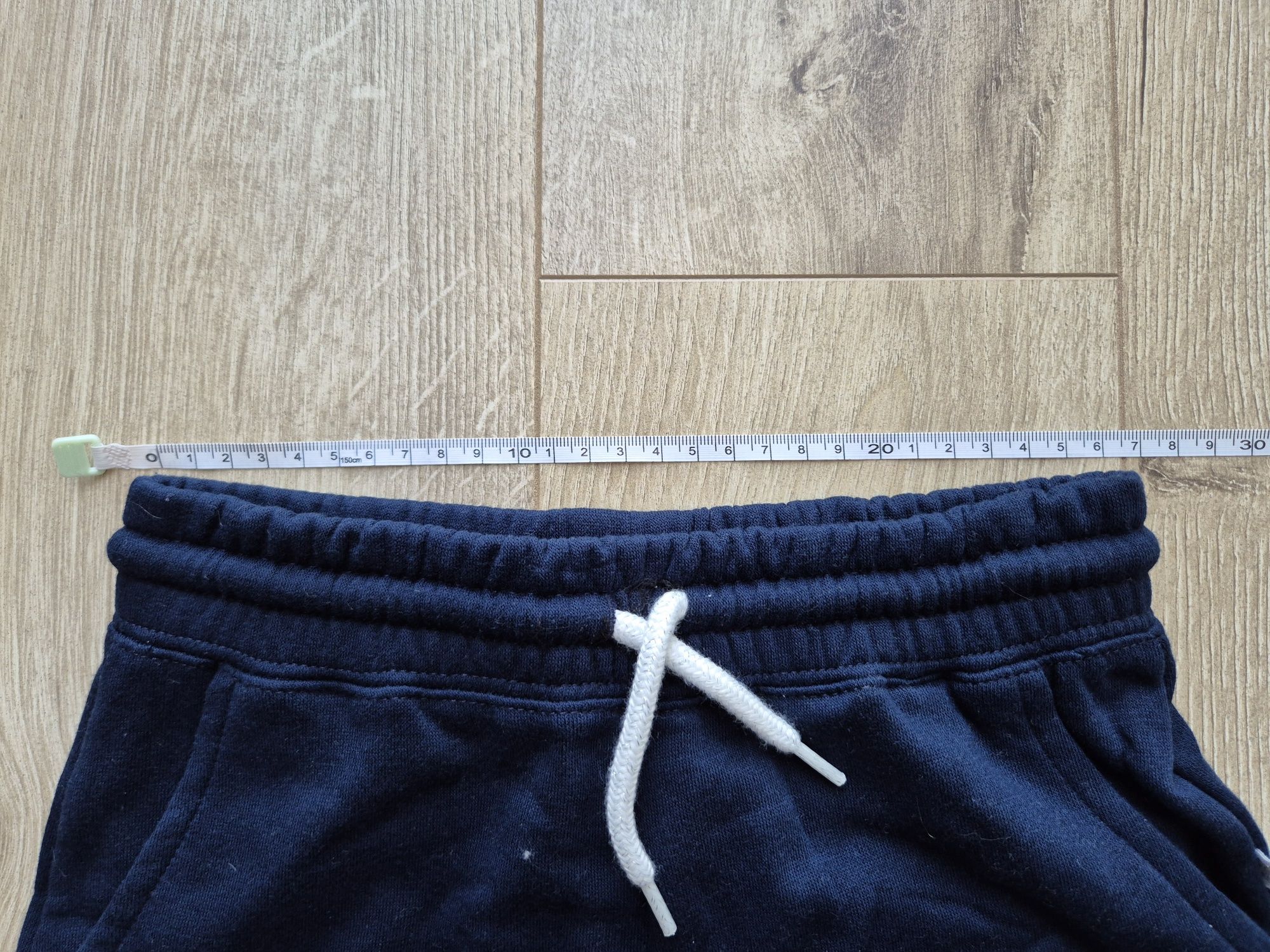 Nowe spodnie dresowe dziecięce, granat, Primark rozm 122