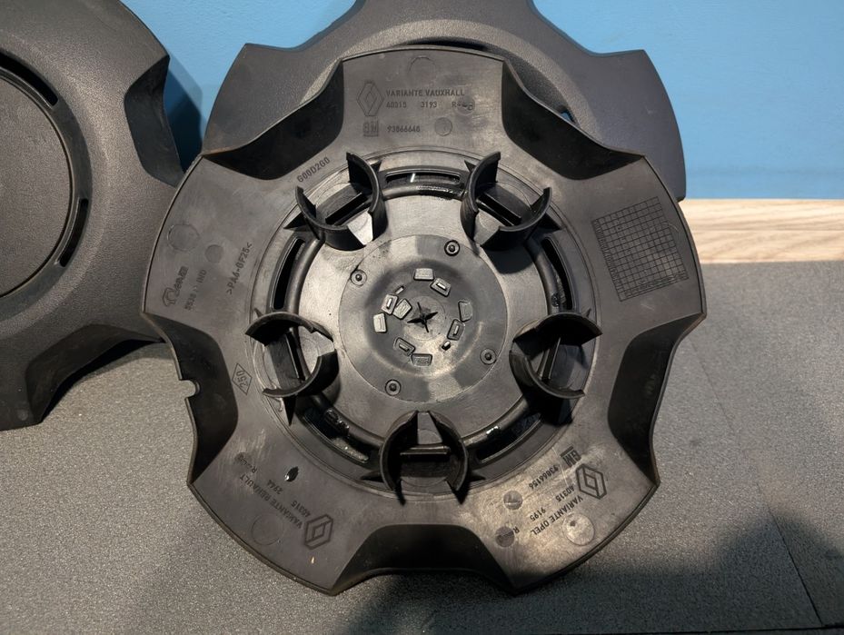 Оригінальні ковпаки заглушки Opel Vivaro Renault Traffic