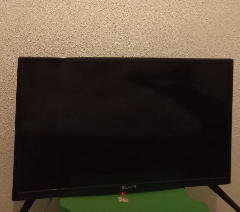 Vendo 5 televisões silver 55 por 33.  Cada uma 50 euros.