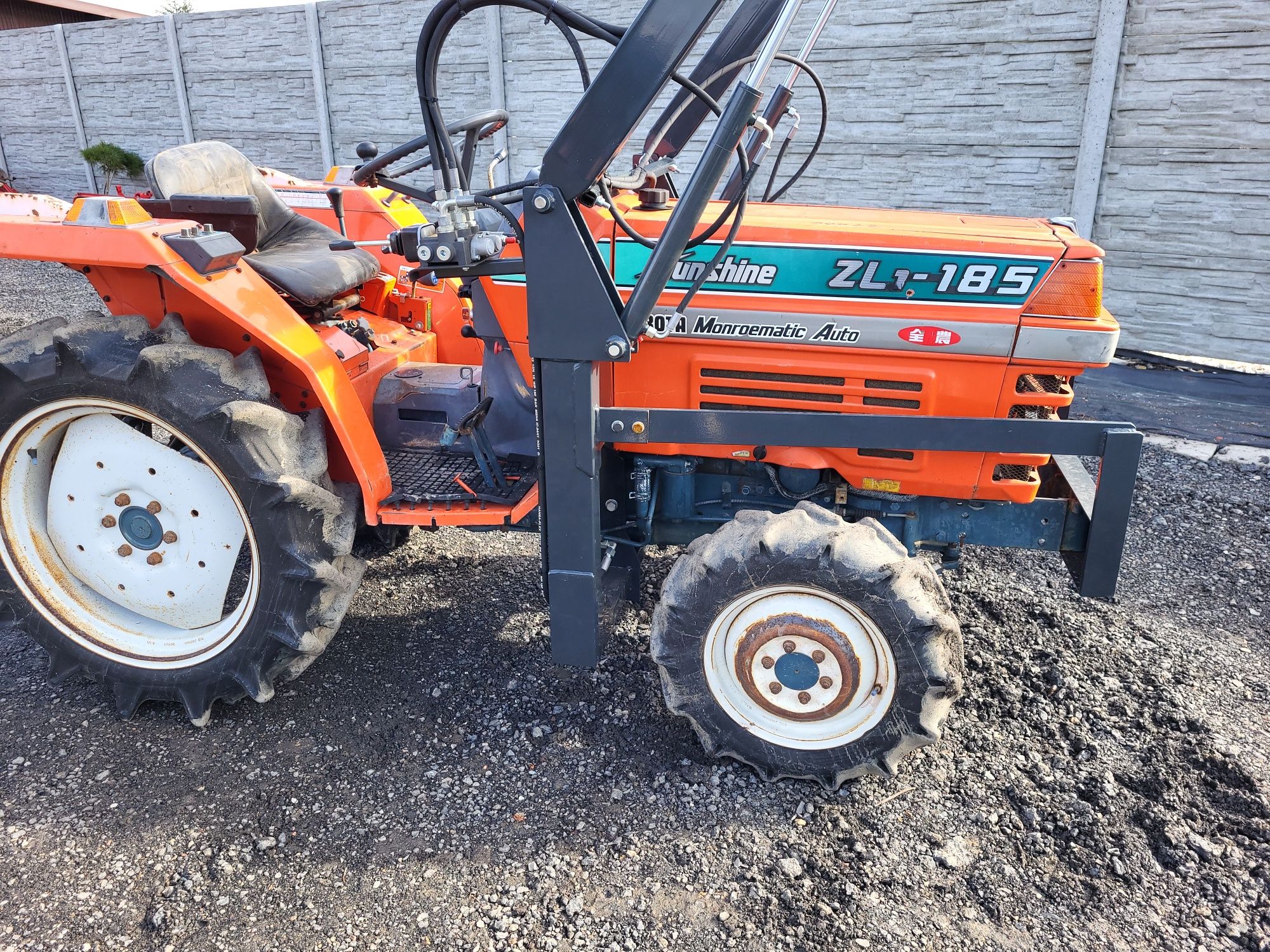 Traktorek Kubota zl-185 19 koni 4x4 tur mini japoński iseki yanmar