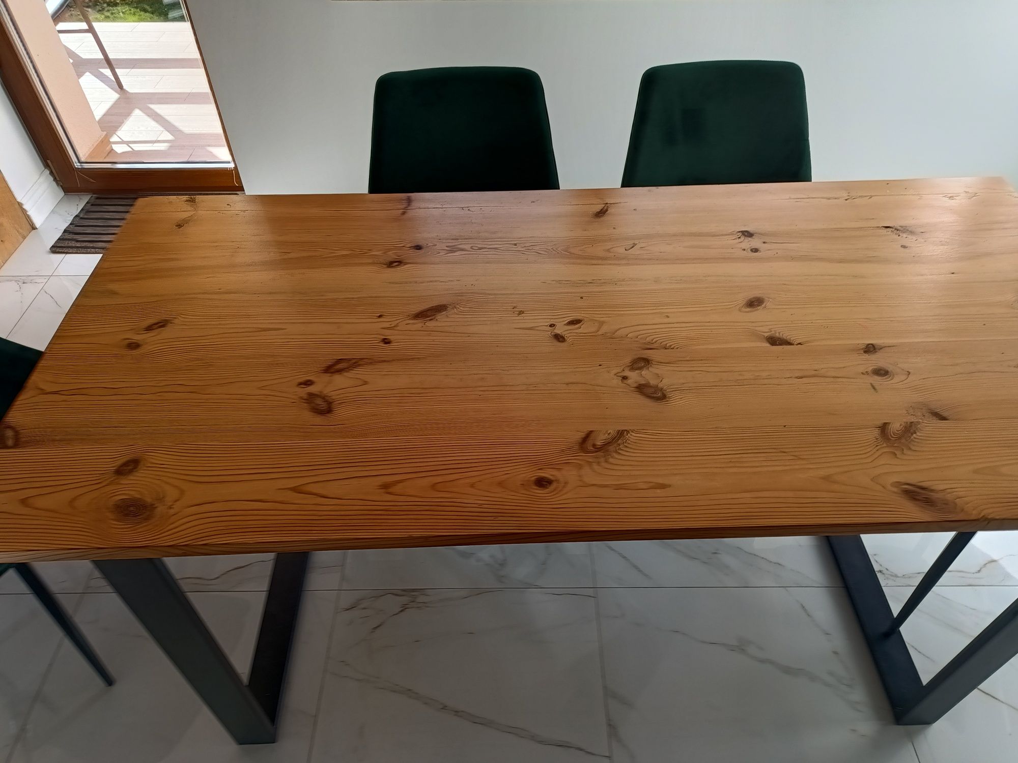 Blat do salonu kuchni tylko dorobi. Nogi