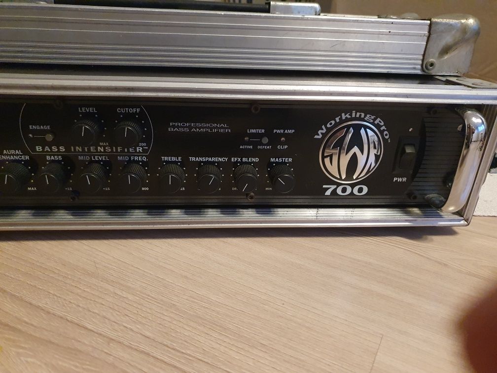 SWR working pro 700 wzmacniacz tranzystorowy + case