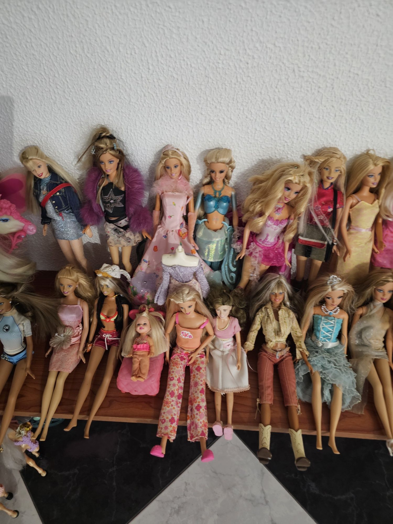 Barbies.    várias