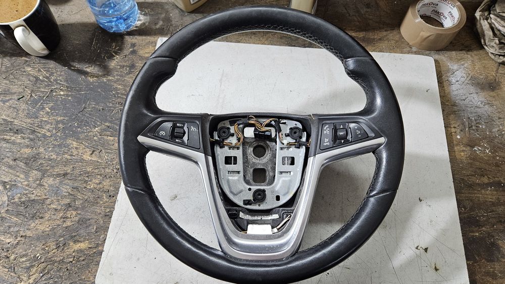 Kierownica skóra podgrzewana opel astra j zafira c meriva b grzana