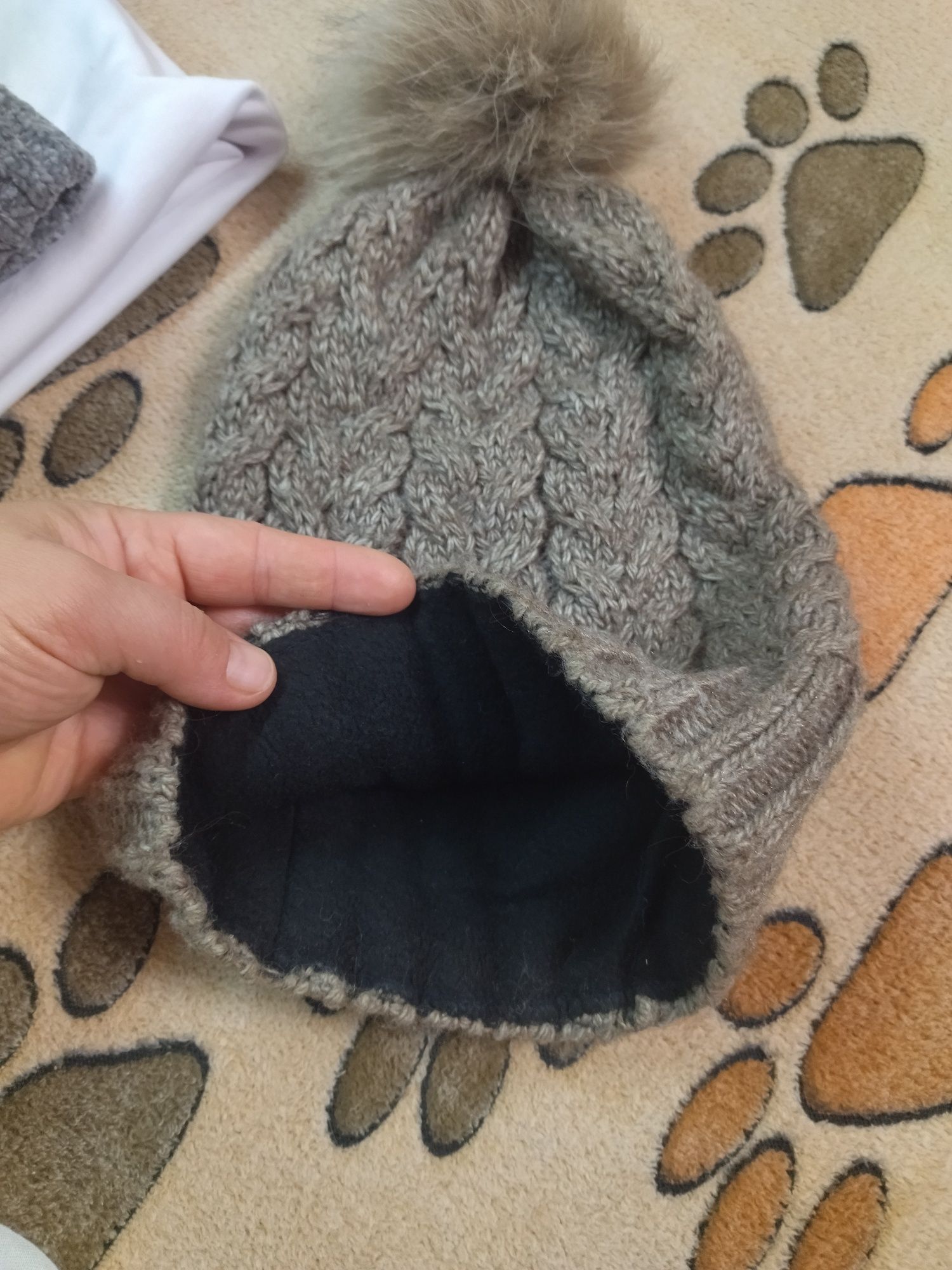 Продам зимние женские шапки, шарфы