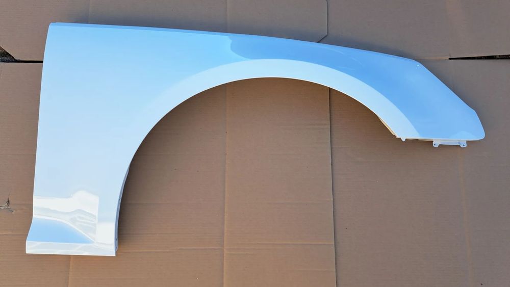 BŁOTNIK AUDI A4 B9 LY9C ( biały) przód prawy pasuje do modeli sedan kombi od 2015-2019