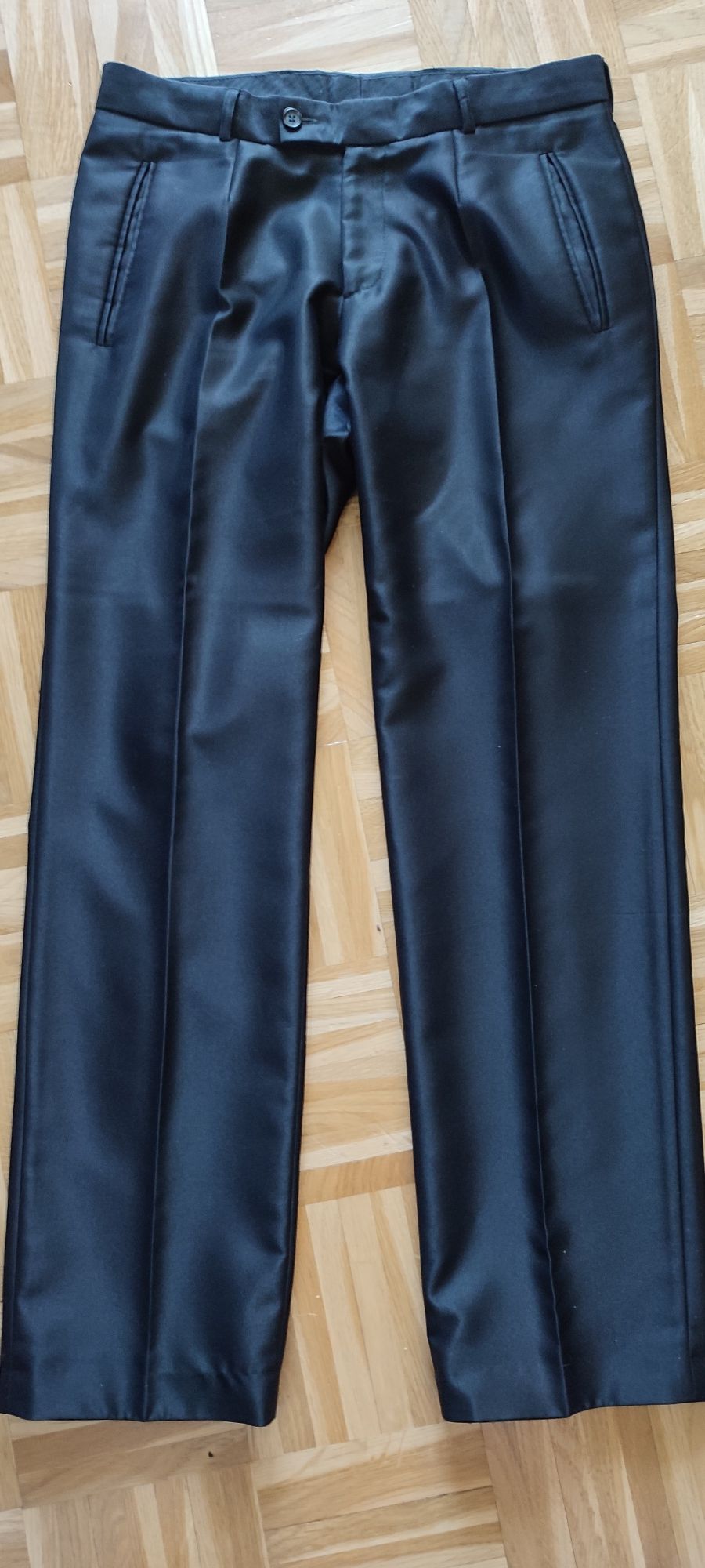 Spodnie garniturowe czarne z połyskiem M 48