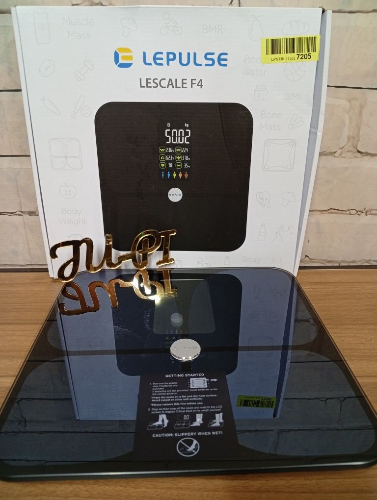 Waga łazienkowa lepulse lescale f4 mierzy tkankę tłuszczową itp.