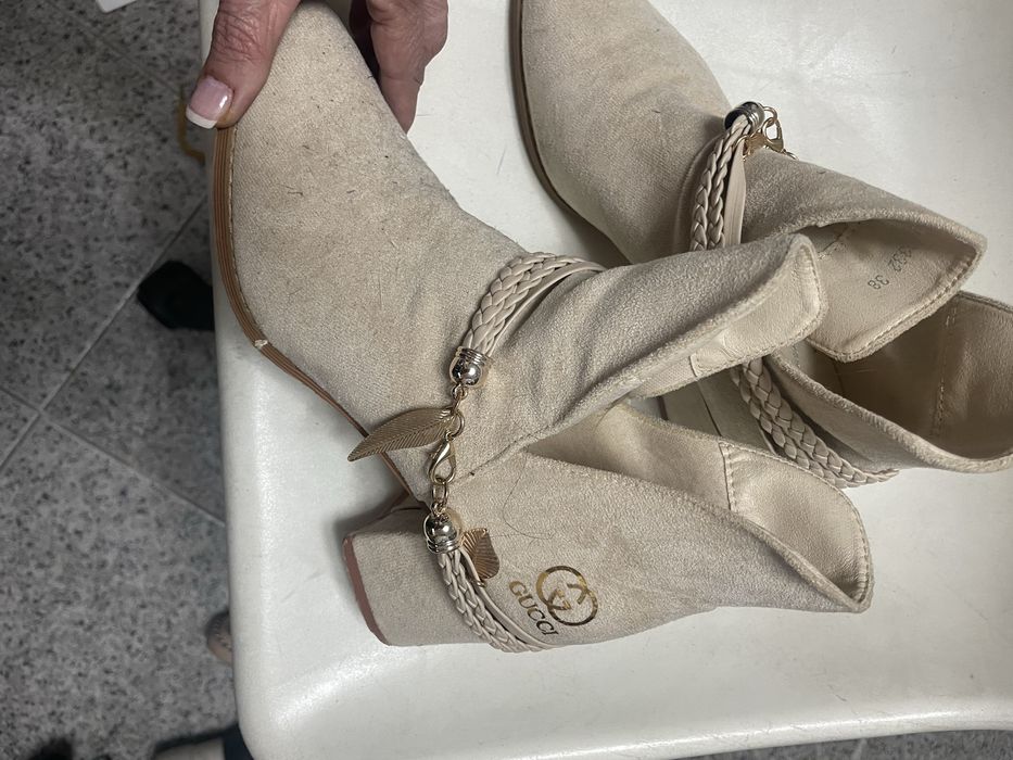 Calcado de senhora usado