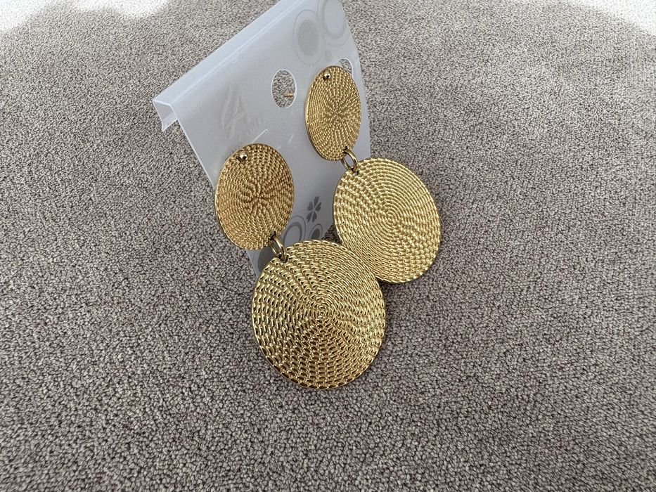 Золотистые круглые большие серьги сережки золотые гвоздики