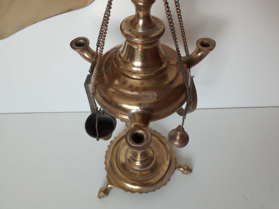 Lamparina de azeite, em latão, usada