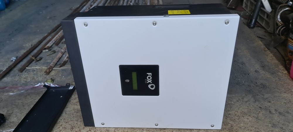 Falownik  Fox Ess T3 zamiana
z dodatkowym modułem wifi uchwytami.