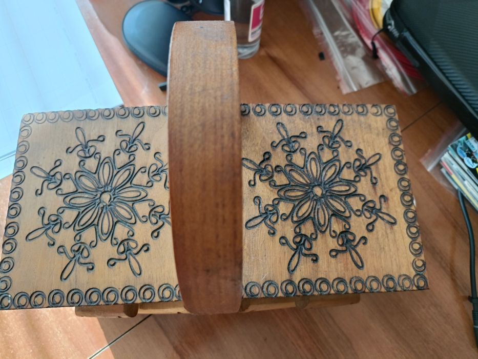 Drewniana niciarka skrzynka na nici