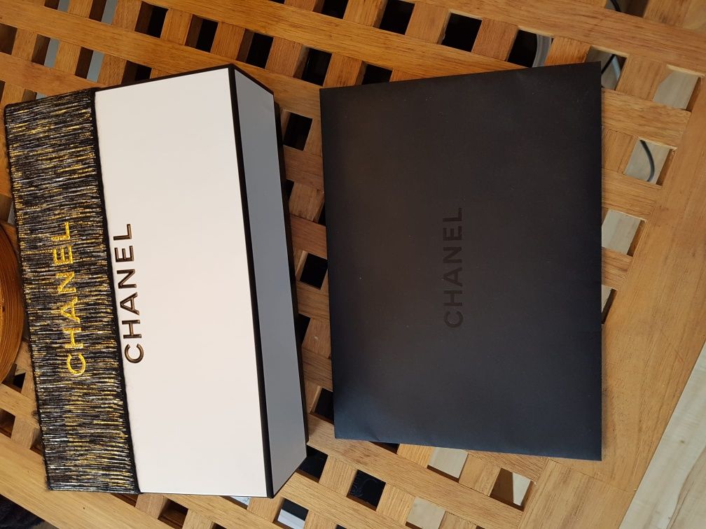 Oryginalne pudełko prezentowe Chanel – eleganckie i stylowe