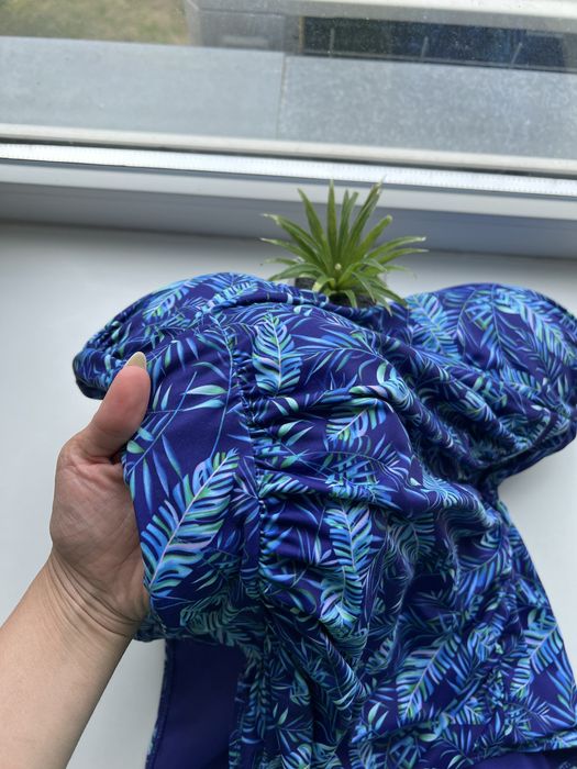 Яскравий суцільний купальник спільний злитний