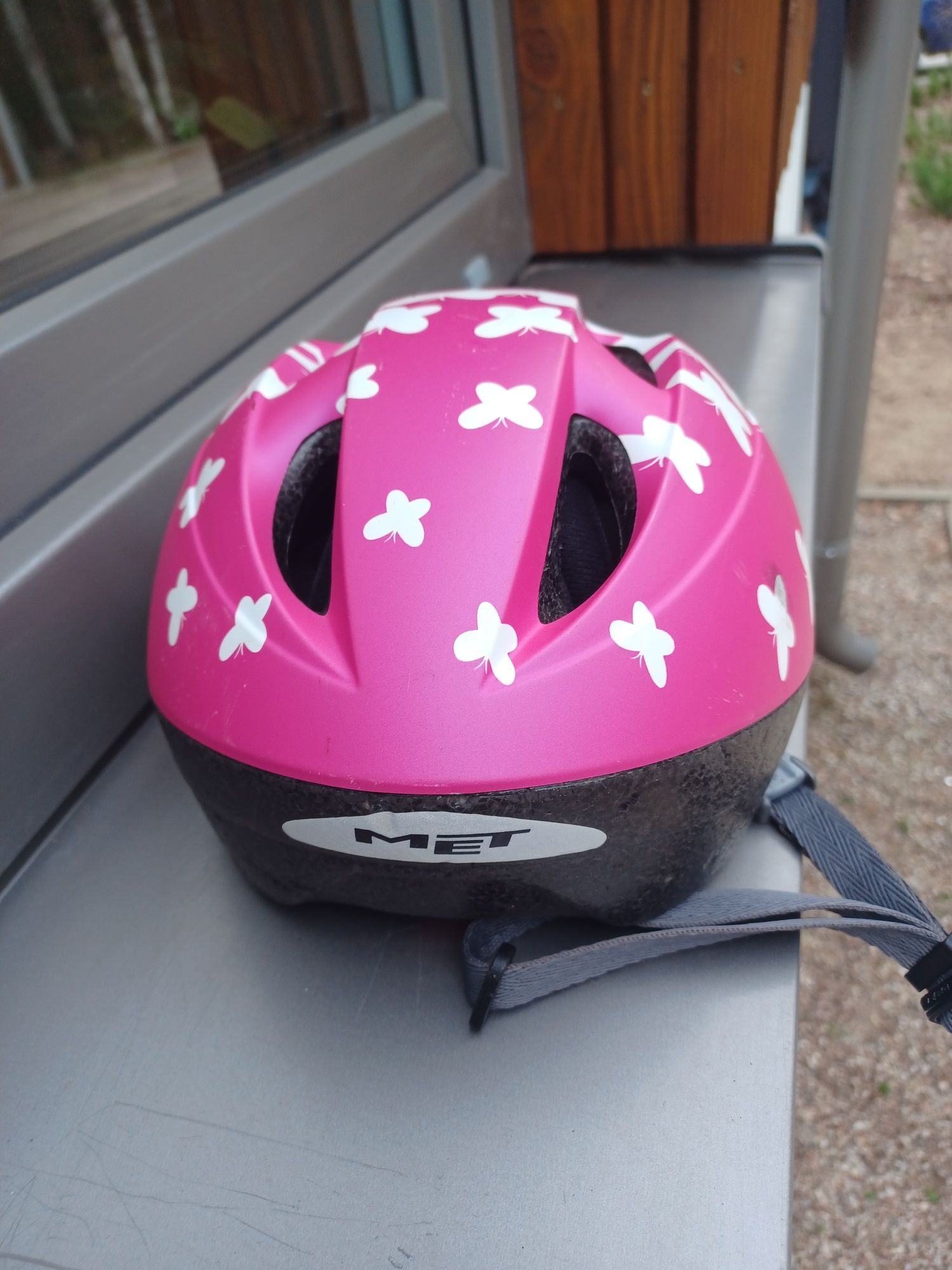 Kask dzieciecy MET