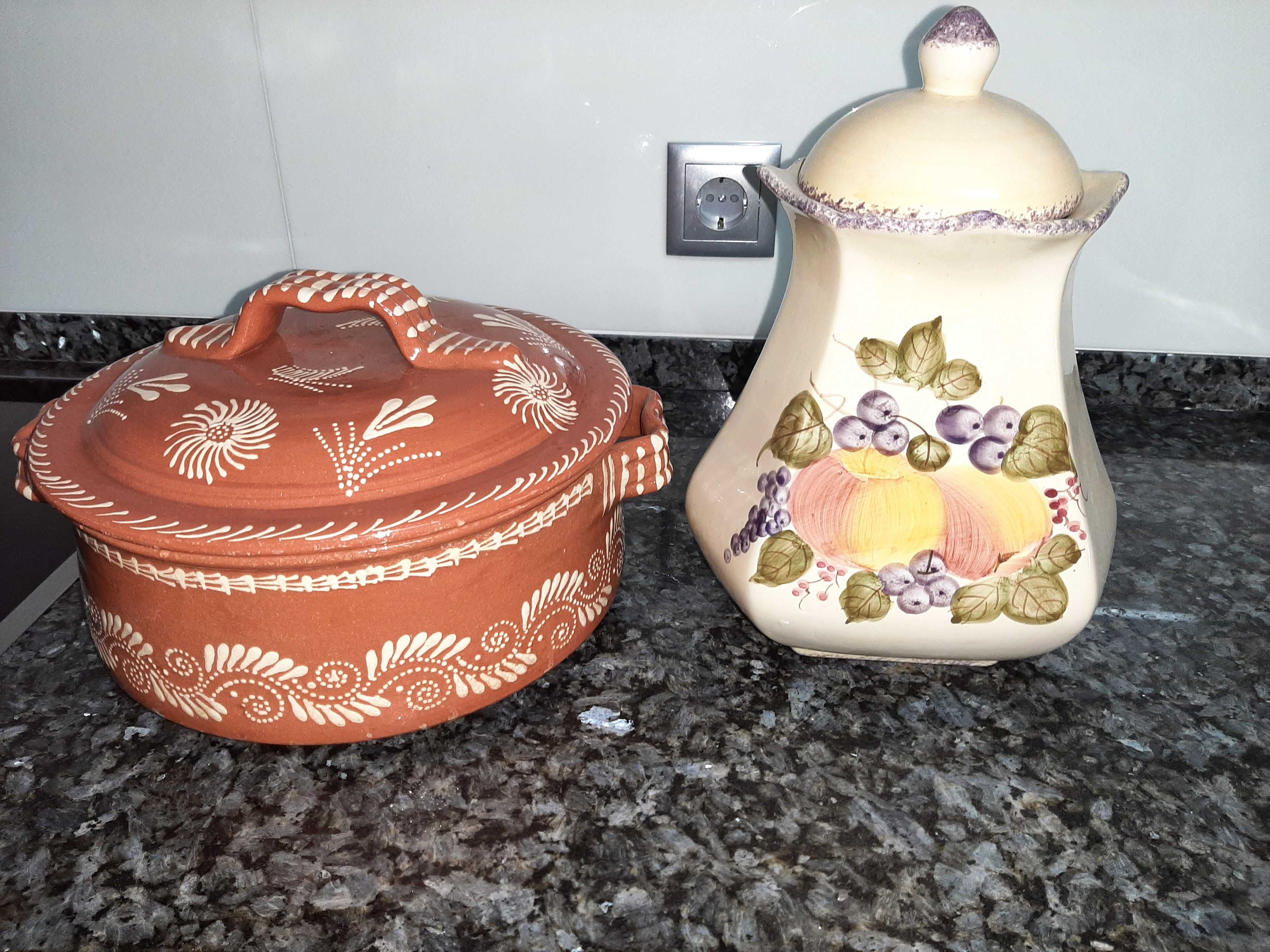 Panela em barro para cozinhar ou decoração e pote decorativo