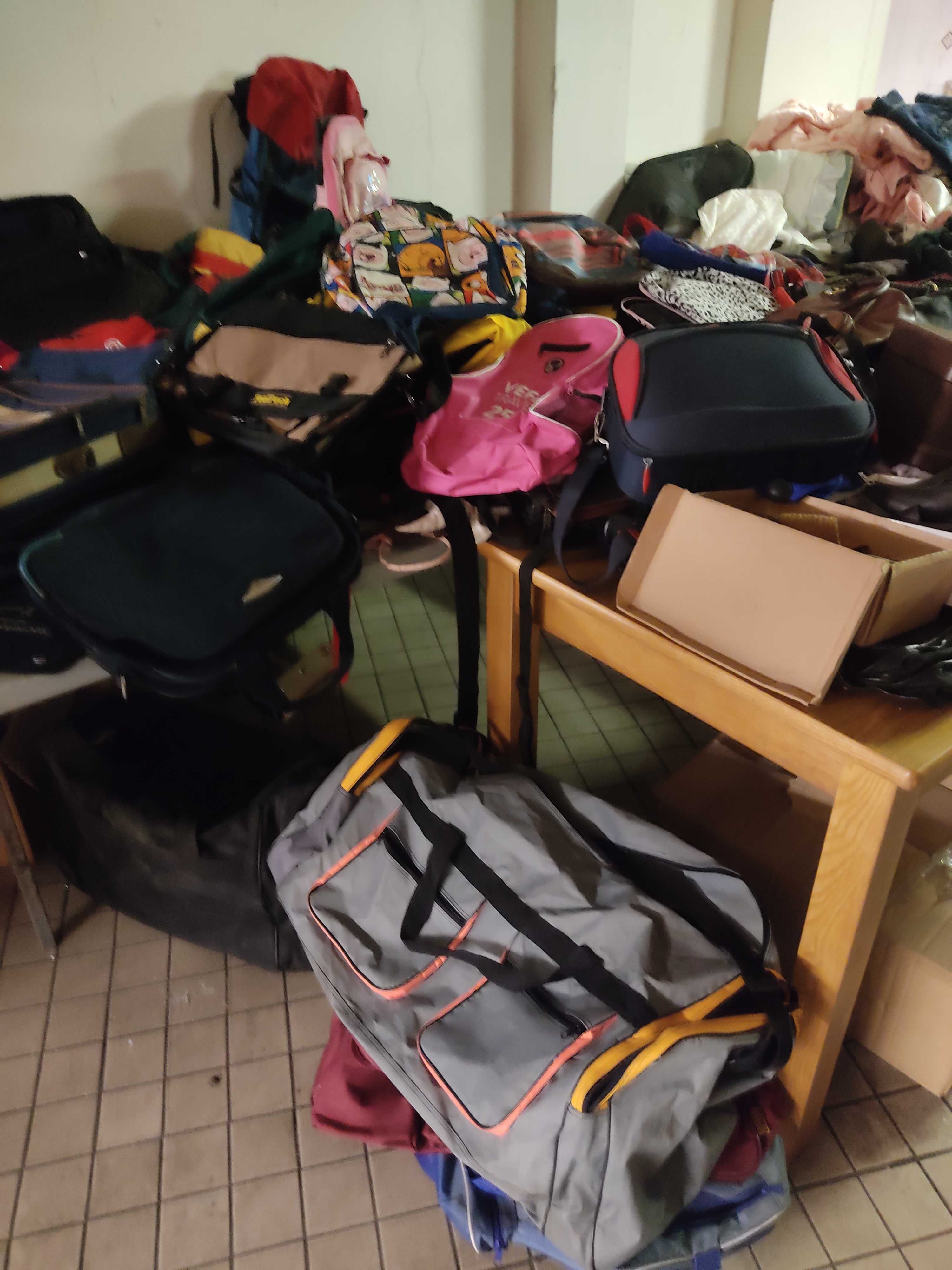 mochilas, sacos, casacos vintage etc