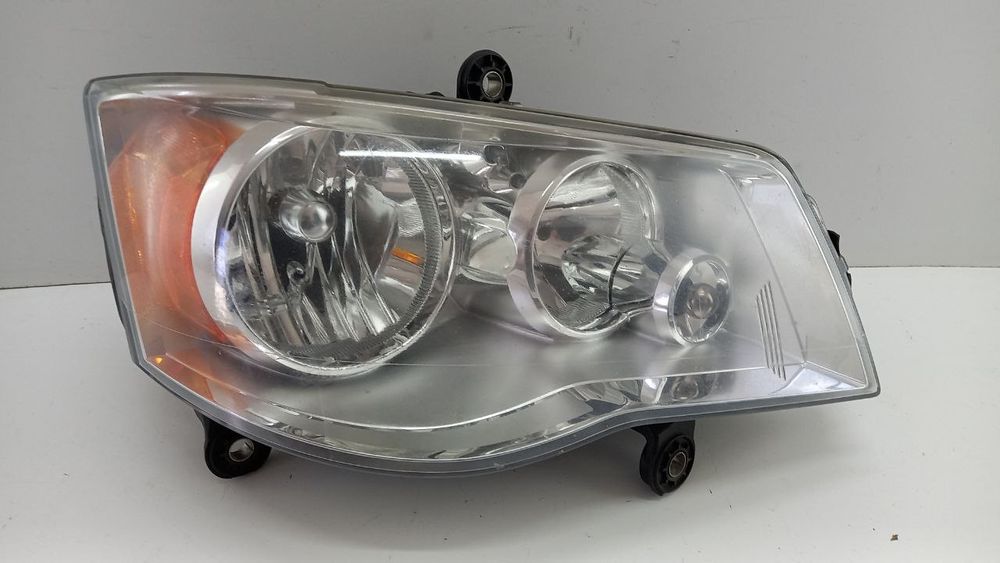 Фара правая Chrysler Voyager 2008-2012 05113340AD