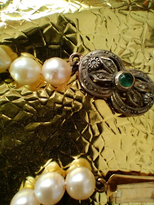 Colar de pérolas com fecho em ouro de Portugal, estilo Art Déco.