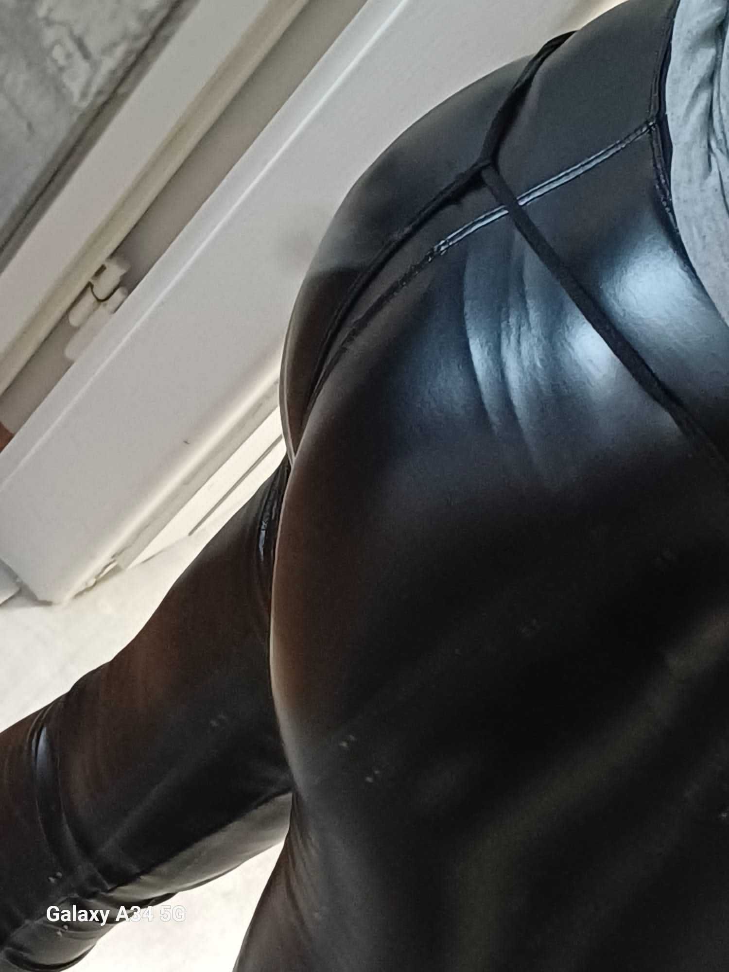 Skąpe stringi w panterkę