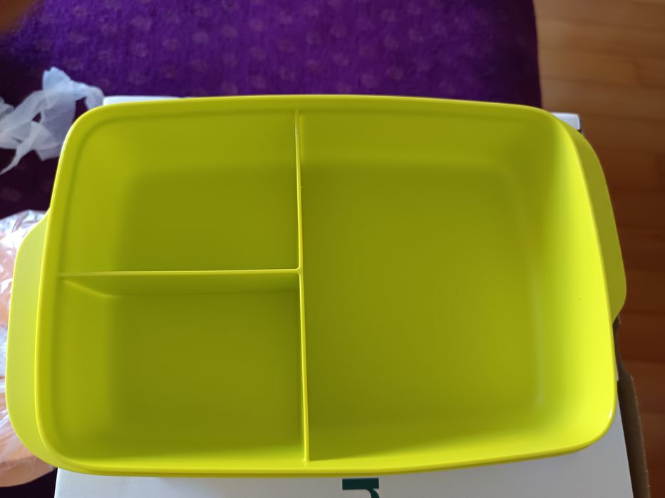 Tupperware com divisórias