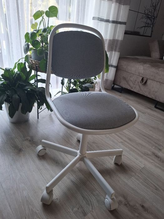ÖRFJÄLL Dziecięce krzesło biurowe, biały/Vissle jasnoszary