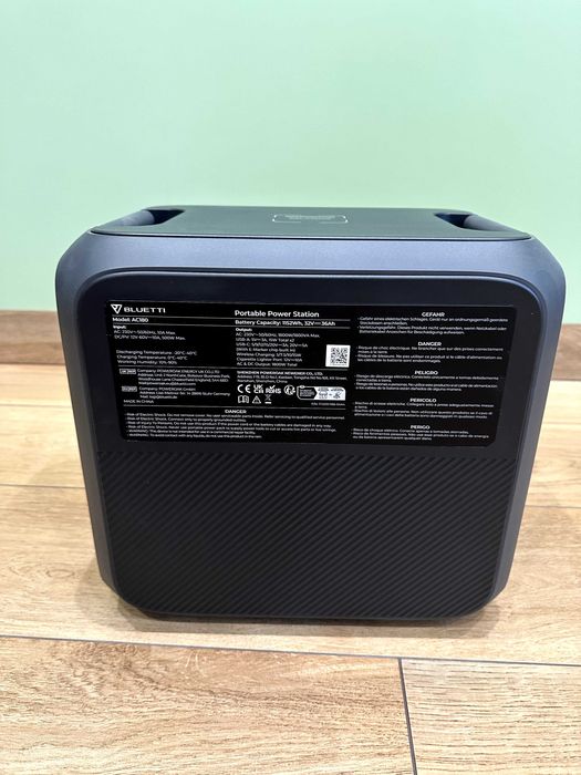 Зарядна станція Bluetti AC180