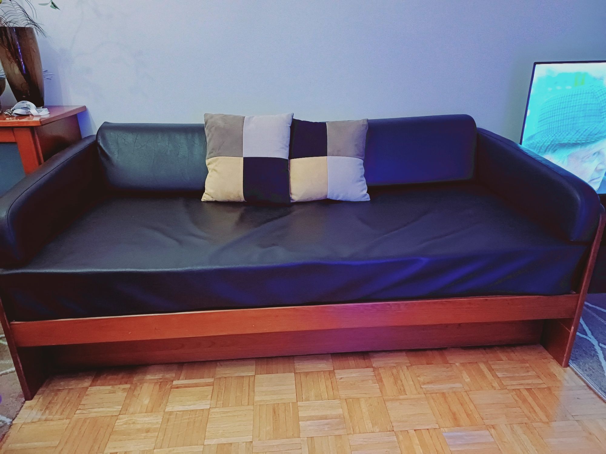 Sofá cama em madeira