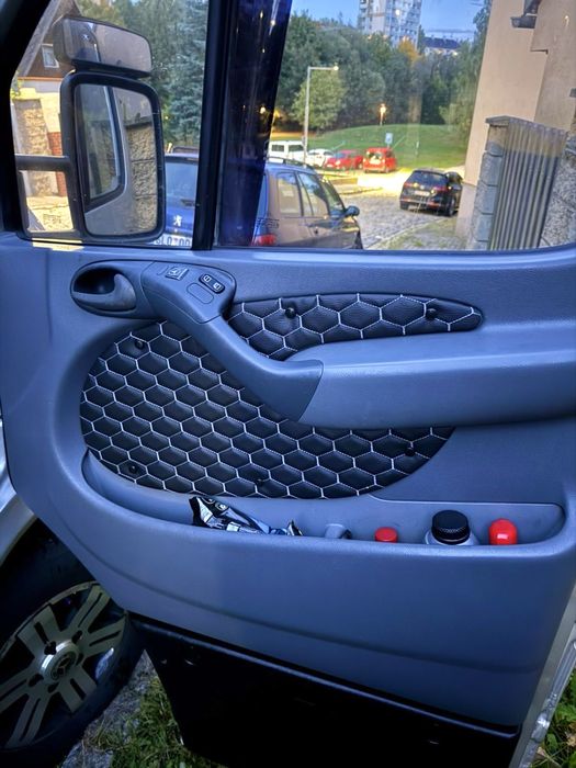 Mercedes Sprinter вставки в дверні карти,накладки
