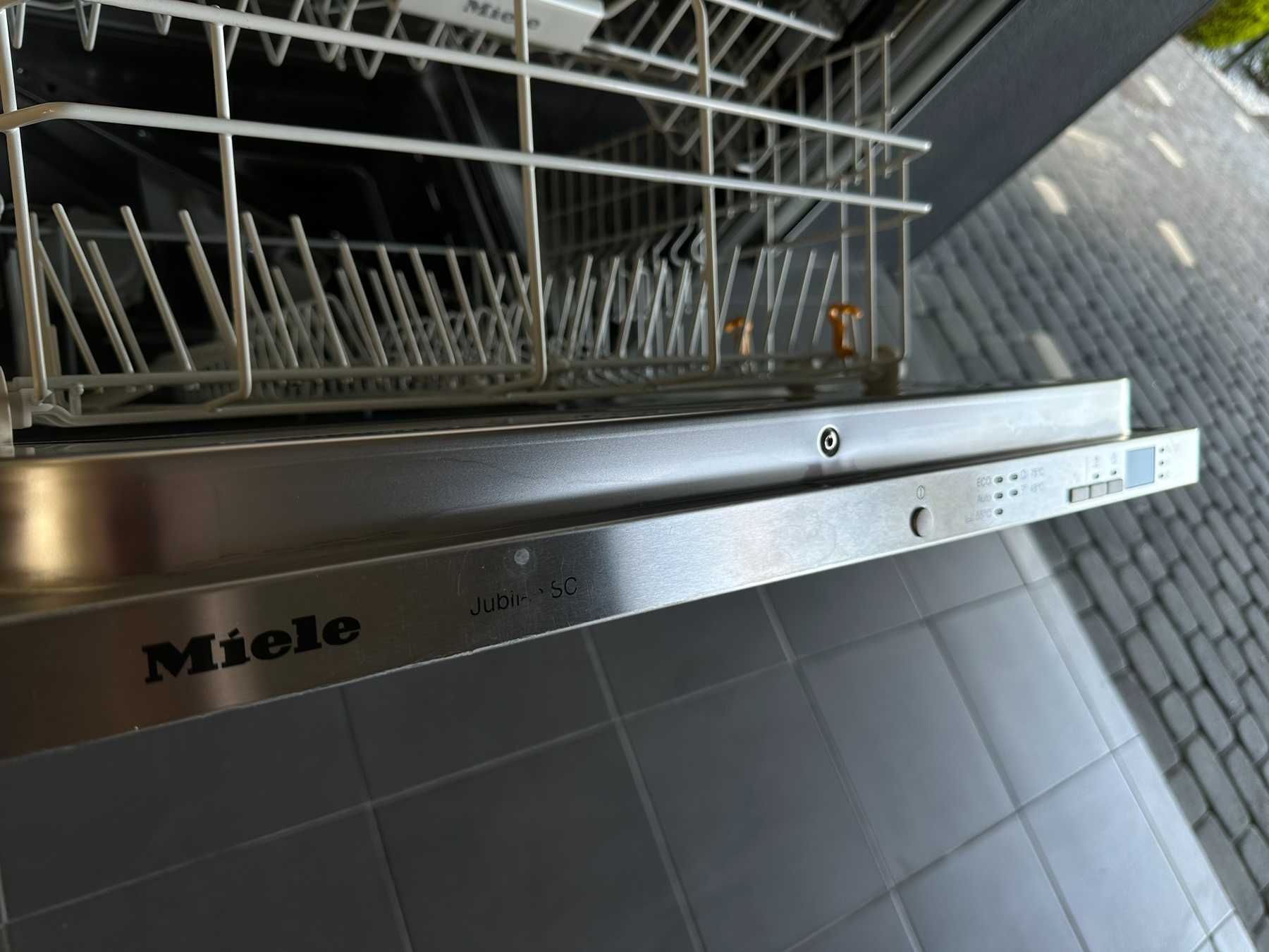 Вбудована посудомийна машина Miele™ G4980SCVi Jubilee.